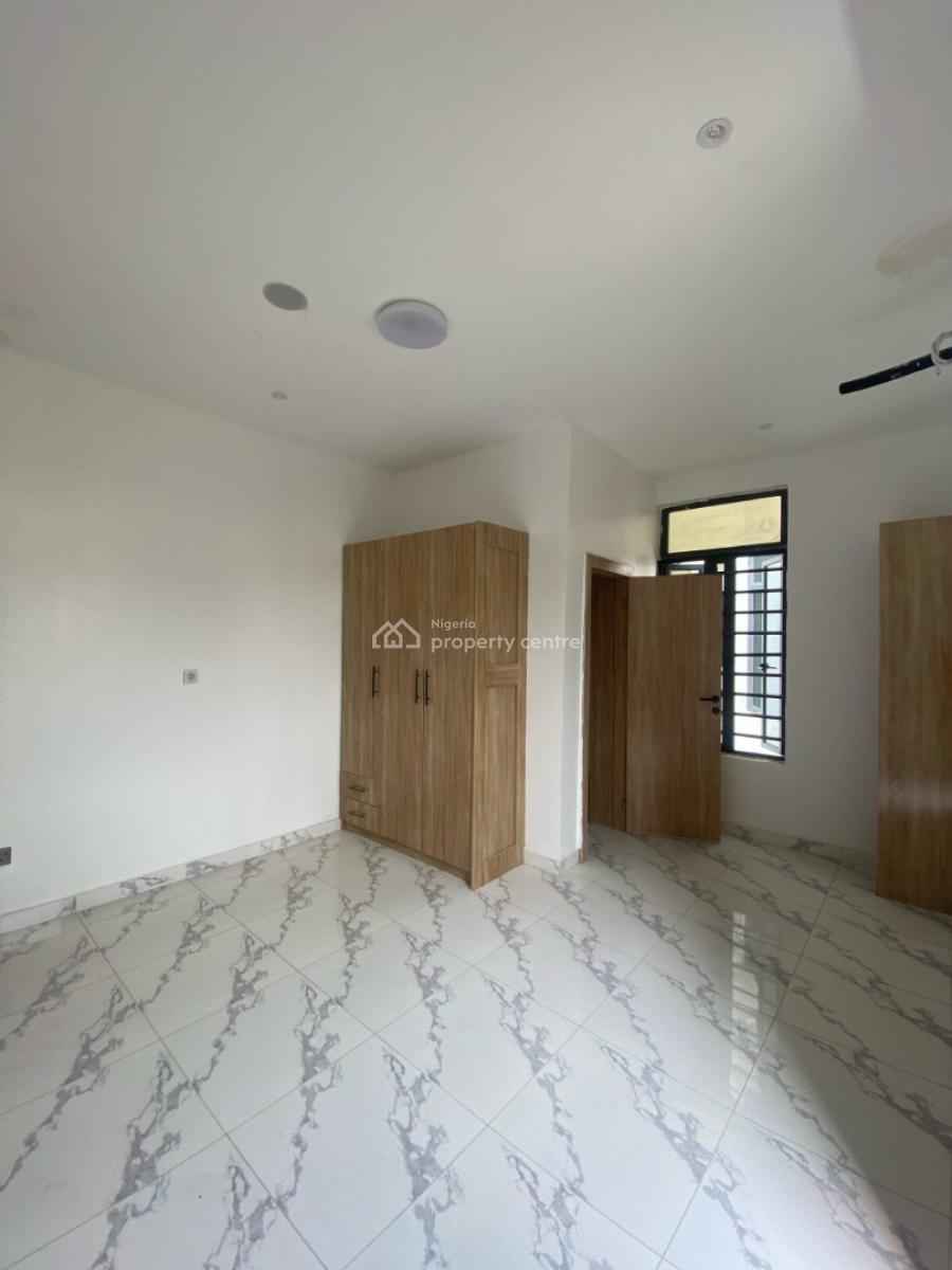 Spacious 3 Bedrooms Apartment, Fully Serviced, Orchid Road, Eleganza Bus-stop, Lekki, Lagos, Flat / Apartment for Sale