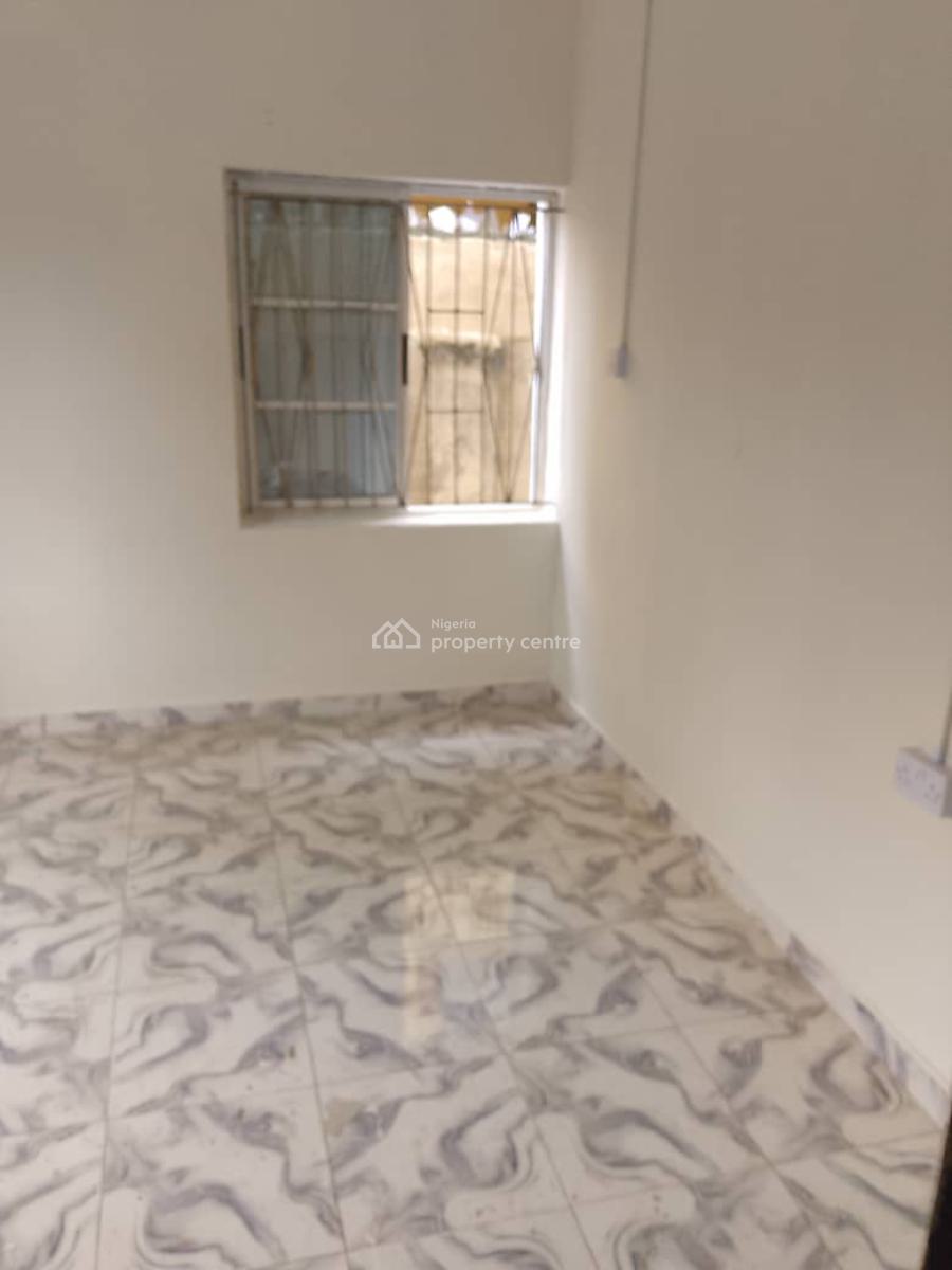 4 Units of 3 Bedroom Available in a Good Area, Fola Agoro, Fola Agoro, Yaba, Lagos, Flat / Apartment for Rent