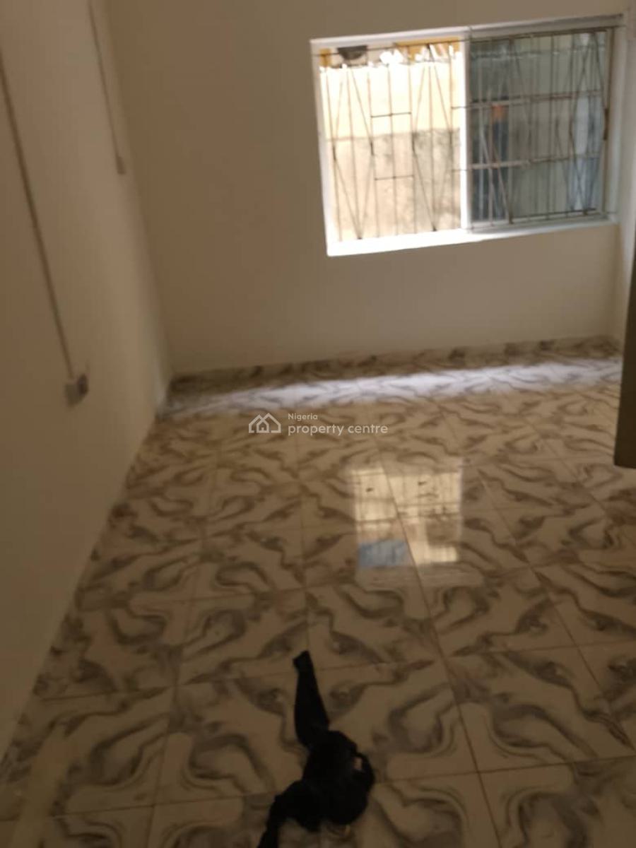 4 Units of 3 Bedroom Available in a Good Area, Fola Agoro, Fola Agoro, Yaba, Lagos, Flat / Apartment for Rent