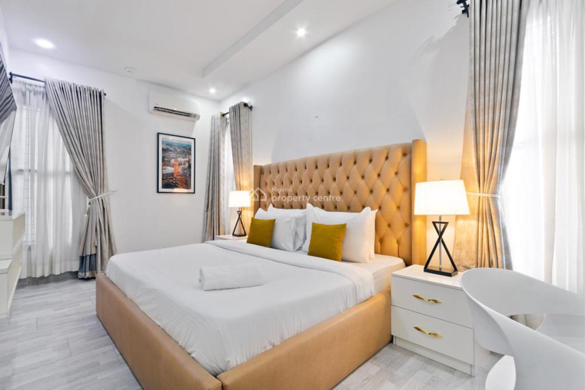 *a Luxury Fully Furnished 3 Bedroom Flat *, Lekki Phase 1, Lekki, Lagos, Flat / Apartment Short Let