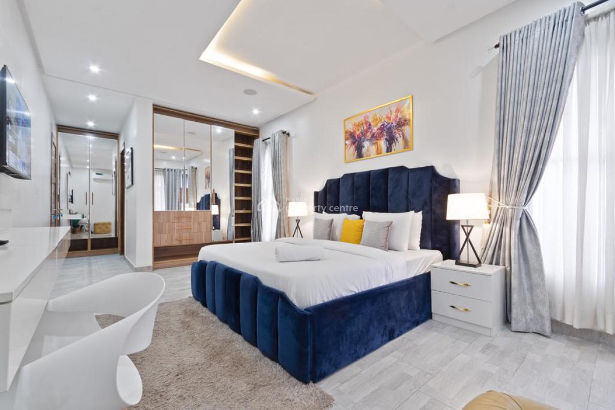 *a Luxury Fully Furnished 3 Bedroom Flat *, Lekki Phase 1, Lekki, Lagos, Flat / Apartment Short Let