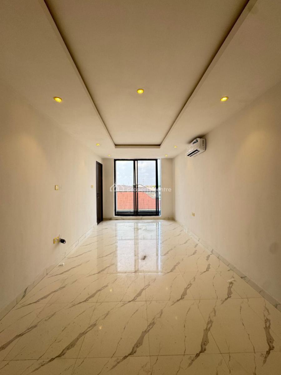 Spacious  2  Bedroom Apartment with Elevator, Pool & Gym, Lekki Phase 1, Lekki, Lagos, Flat / Apartment for Sale