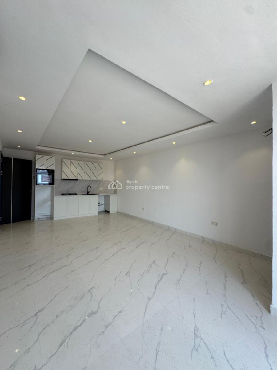 Spacious  2  Bedroom Apartment with Elevator, Pool & Gym, Lekki Phase 1, Lekki, Lagos, Flat / Apartment for Sale