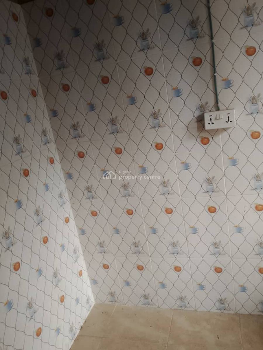 a Clean and Decent Room and Parlor, Lucky Fiber Road, Ikorodu, Lagos, Flat / Apartment for Rent