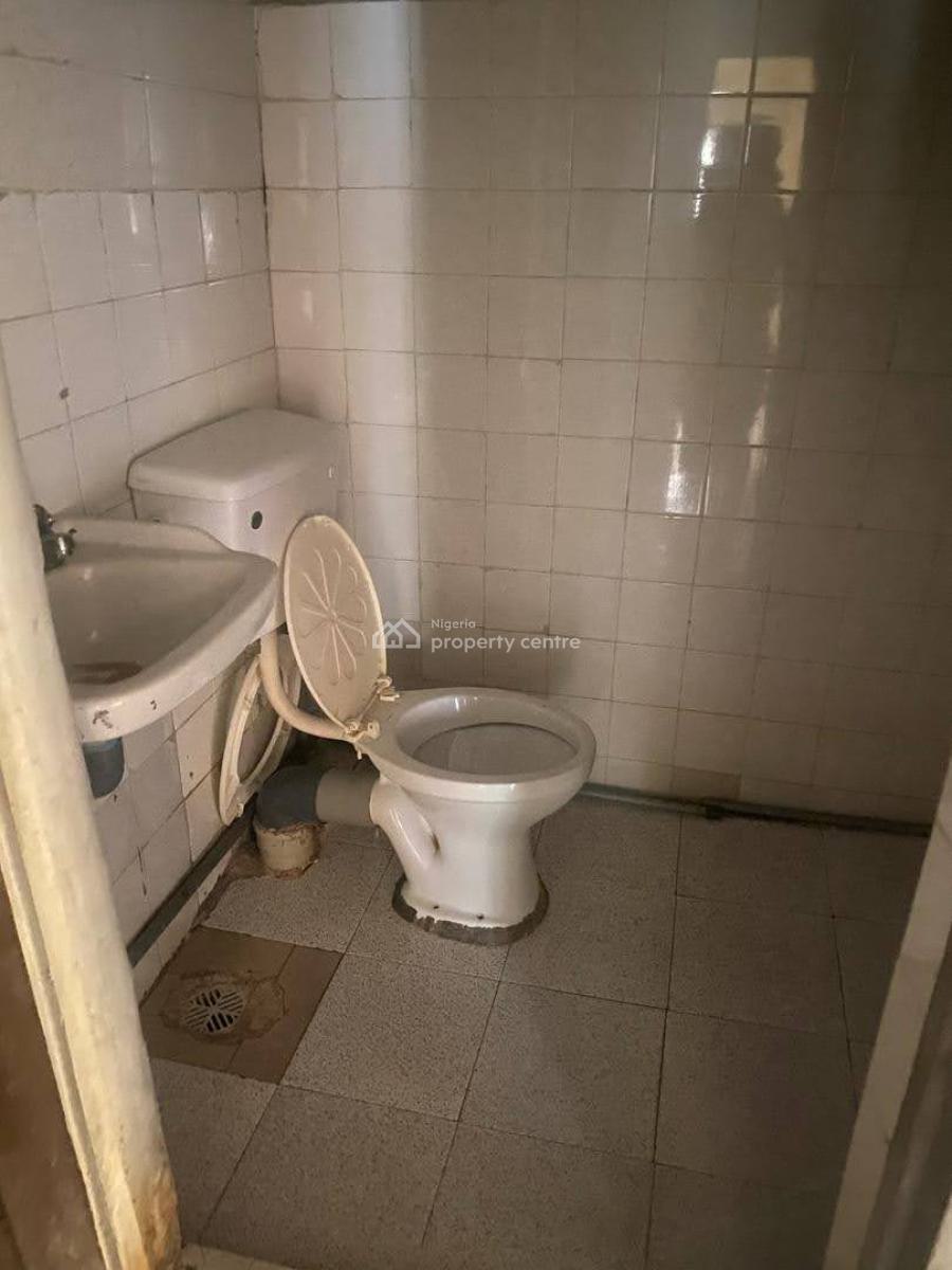 a Spacious 3bedroom, Kilo, Surulere, Lagos, Flat / Apartment for Rent
