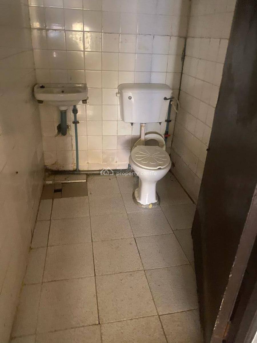 a Spacious 3bedroom, Kilo, Surulere, Lagos, Flat / Apartment for Rent