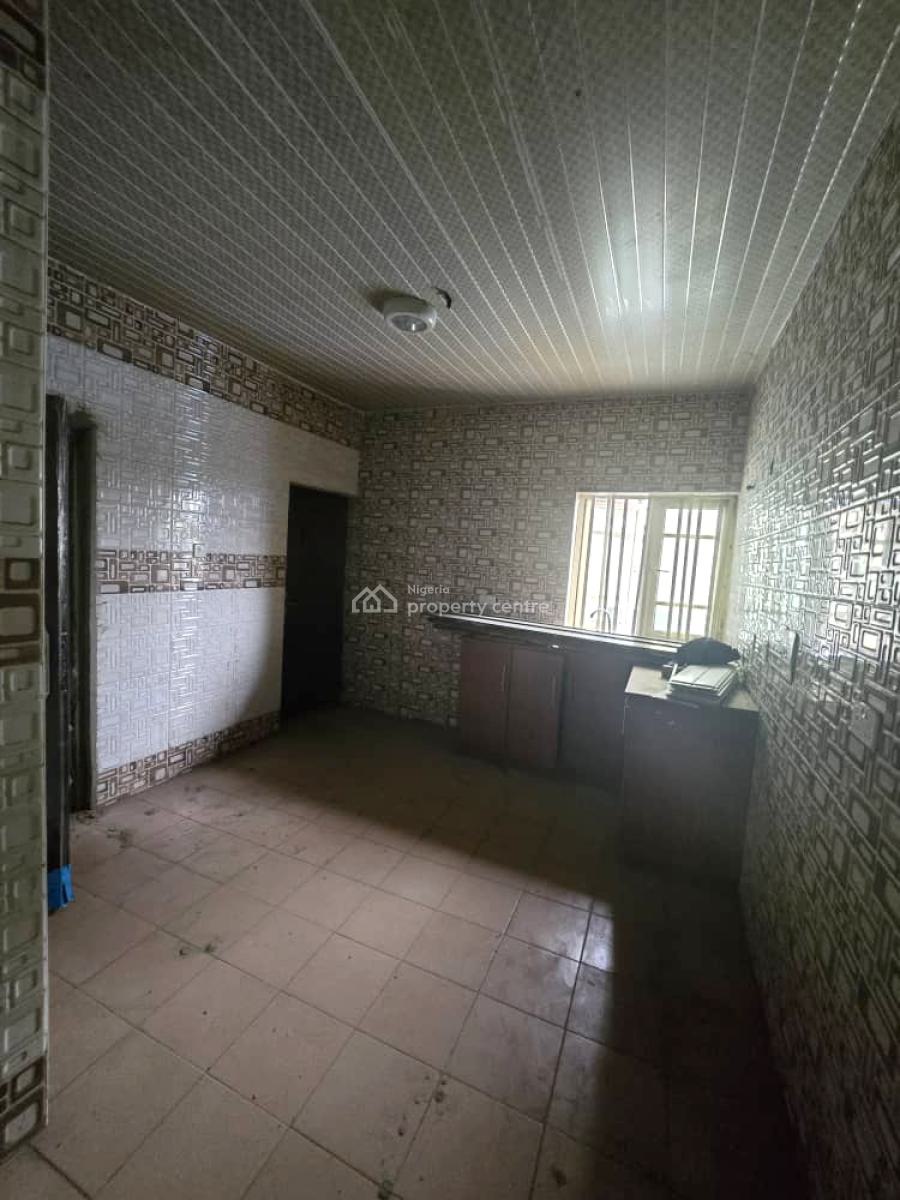 Renovated 3 Bedroom Apartment with a Room Bq, Omole Phase 2, Ikeja, Lagos, Flat / Apartment for Rent