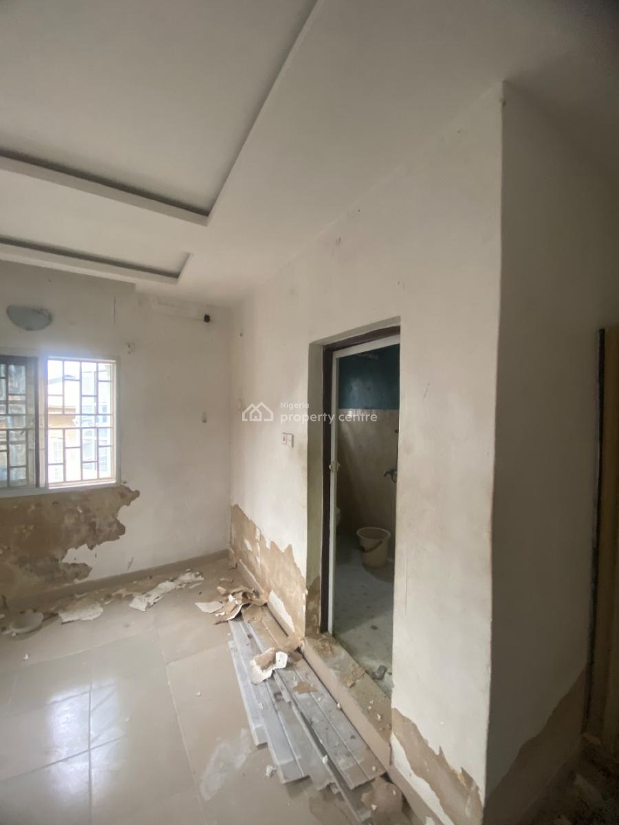 3 Bedrooms -- All Rooms En-suite Old But Solid Structure, Millennium Estate, Gbagada, Lagos, Flat / Apartment for Rent