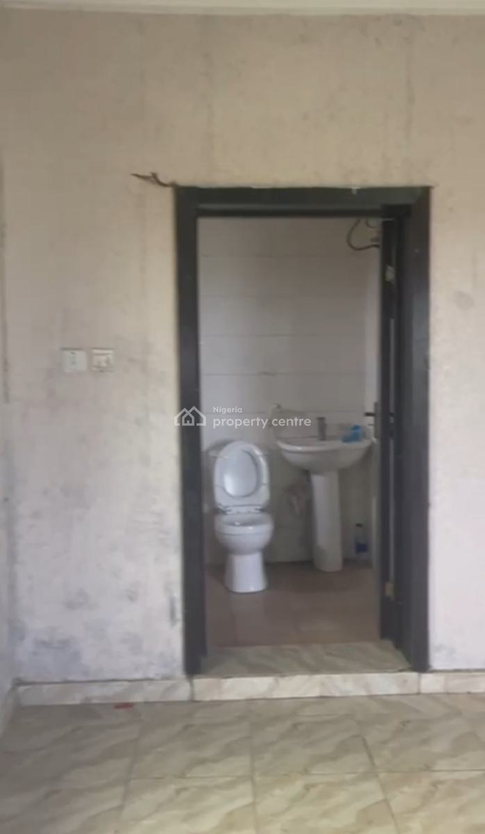 Spacious 2 Bedroom Flat Serviced Apartment, Paradise 3 Estate Chevron Drive Opposite Ebano Supermarket, Lekki, Lagos, Flat / Apartment for Rent
