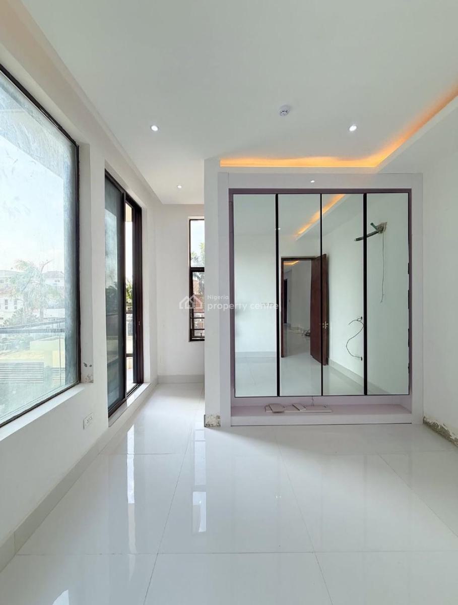 3 Bedroom Apartment with Swimming Pool, Gym, Elevator, Bq, Lekki Phase 1, Lekki, Lagos, Flat / Apartment for Sale