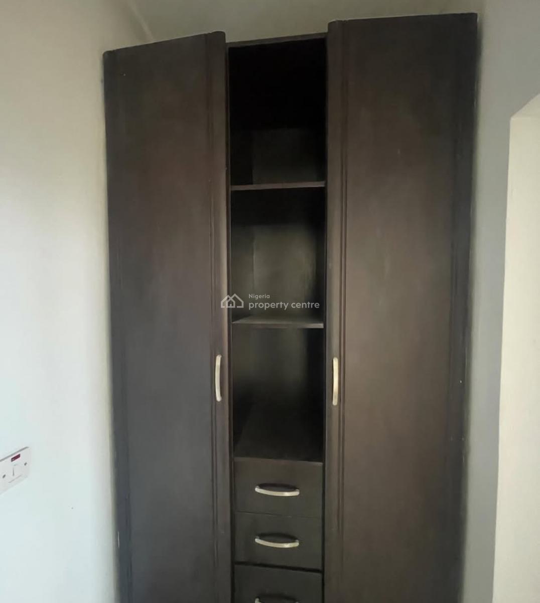 Well Built 3 Bedroom Apartment, Lekki Phase 1, Lekki, Lagos, Flat / Apartment for Rent