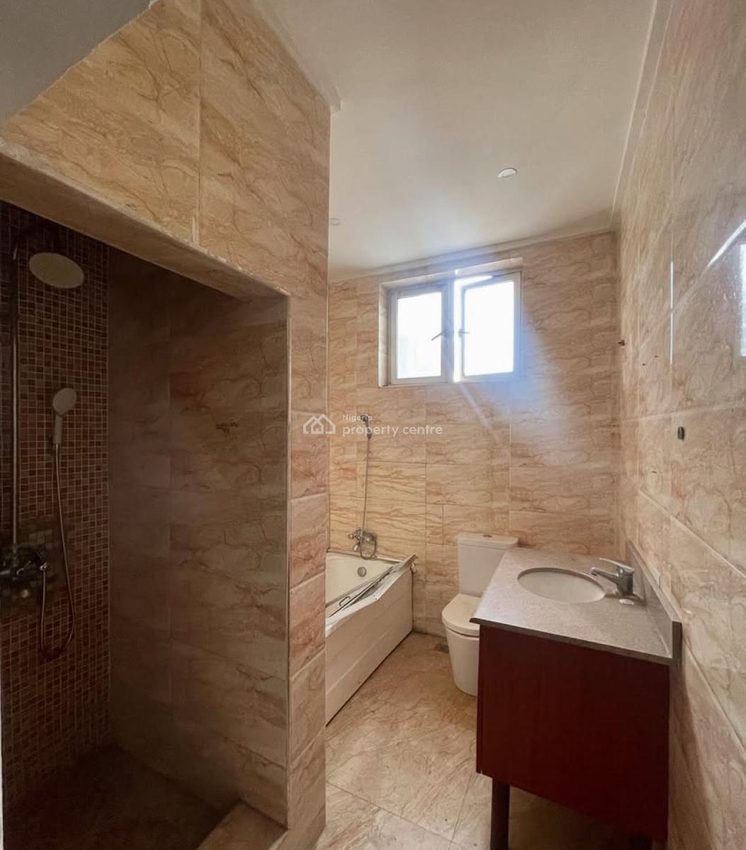 Well Built 3 Bedroom Apartment, Lekki Phase 1, Lekki, Lagos, Flat / Apartment for Rent