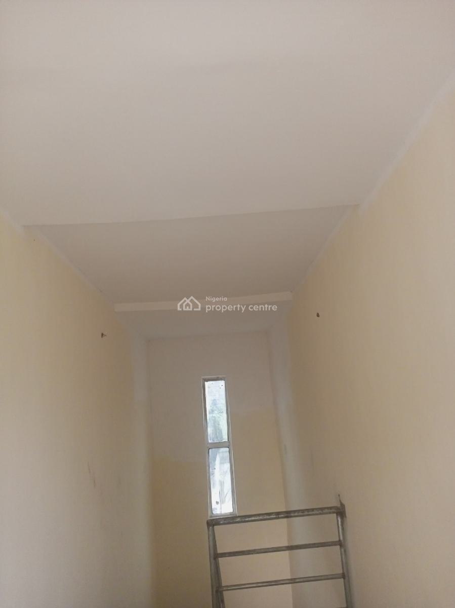 Newly Built 2 Bedroom Upstairs, Bucknor Isheri Bridge, Isolo, Lagos, Flat / Apartment for Rent