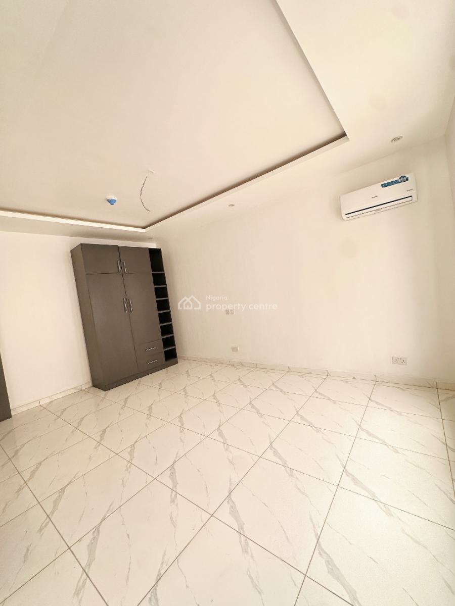 Contemporary 2 Bedroom Apartment with Inbuilt Acs, Right Side, Lekki Phase 1, Lekki, Lagos, Flat / Apartment for Sale