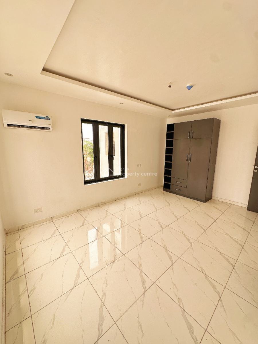 Contemporary 2 Bedroom Apartment with Inbuilt Acs, Right Side, Lekki Phase 1, Lekki, Lagos, Flat / Apartment for Sale