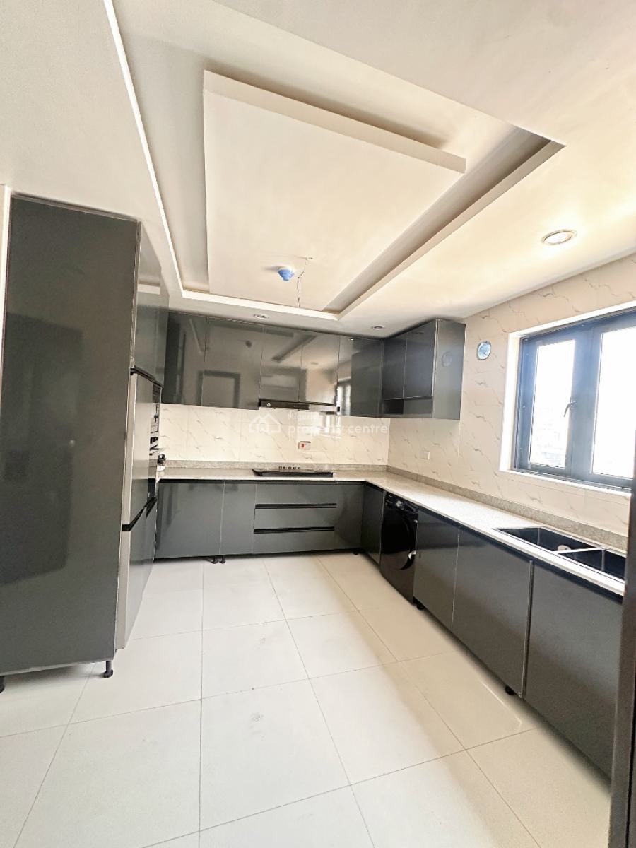 Contemporary 2 Bedroom Apartment with Inbuilt Acs, Right Side, Lekki Phase 1, Lekki, Lagos, Flat / Apartment for Sale