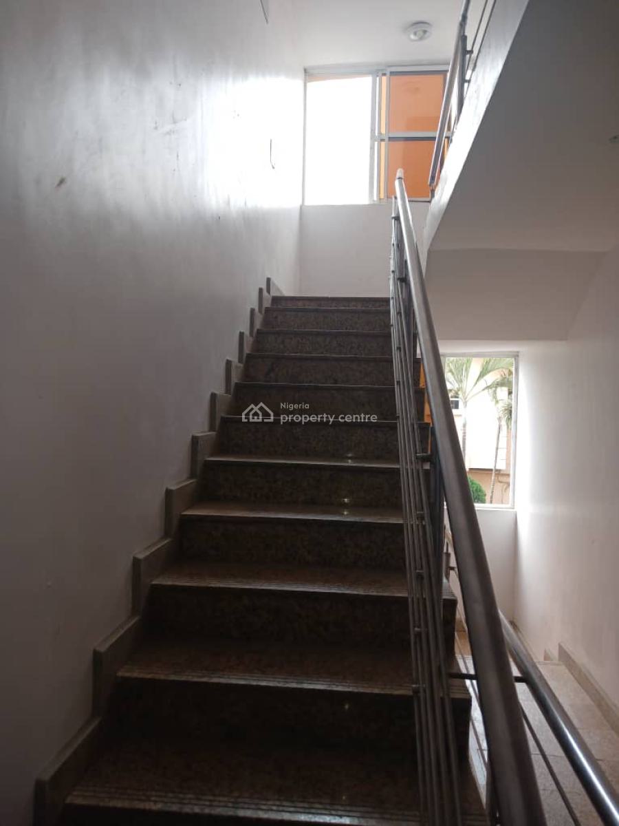 Spacious Serviced 3 Bedroom Apartment, Lekki Phase 1, Lekki, Lagos, Flat / Apartment for Rent