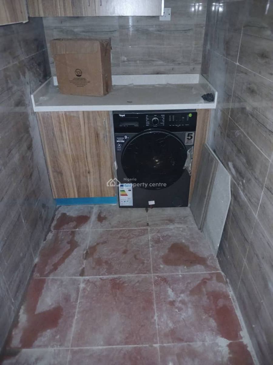 Spacious Serviced 3 Bedroom Apartment, Lekki Phase 1, Lekki, Lagos, Flat / Apartment for Rent