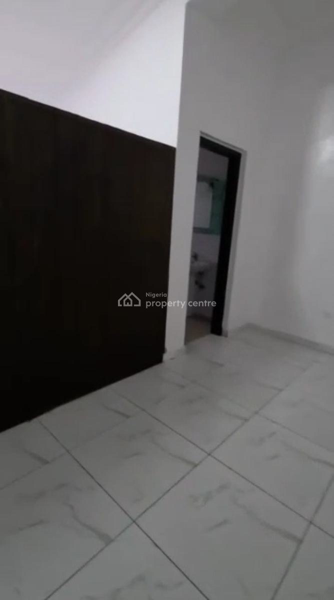 Very Large Spacious 5brm Flat Apartment, Lekki Phase1, Lekki, Lagos, Flat / Apartment for Rent