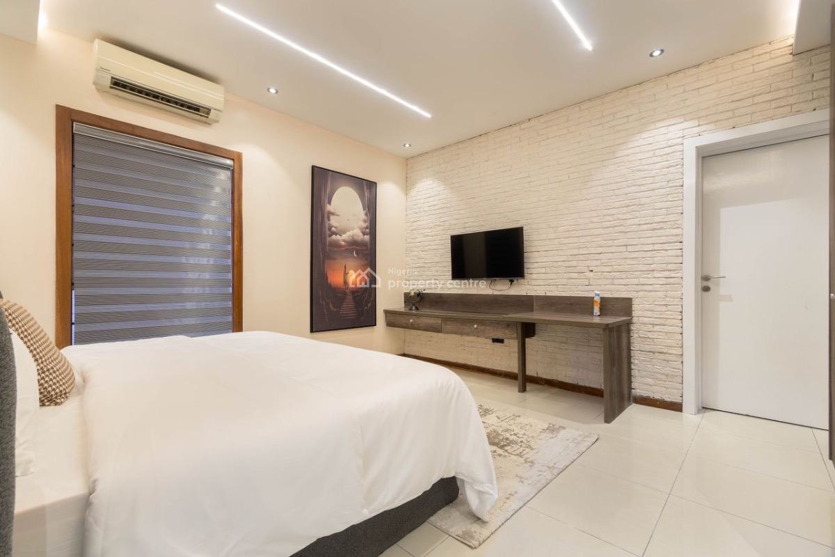 New Cinematic 1bedroom with Pool and Ps5, Lekki Phase 1, Lekki, Lagos, Flat / Apartment Short Let
