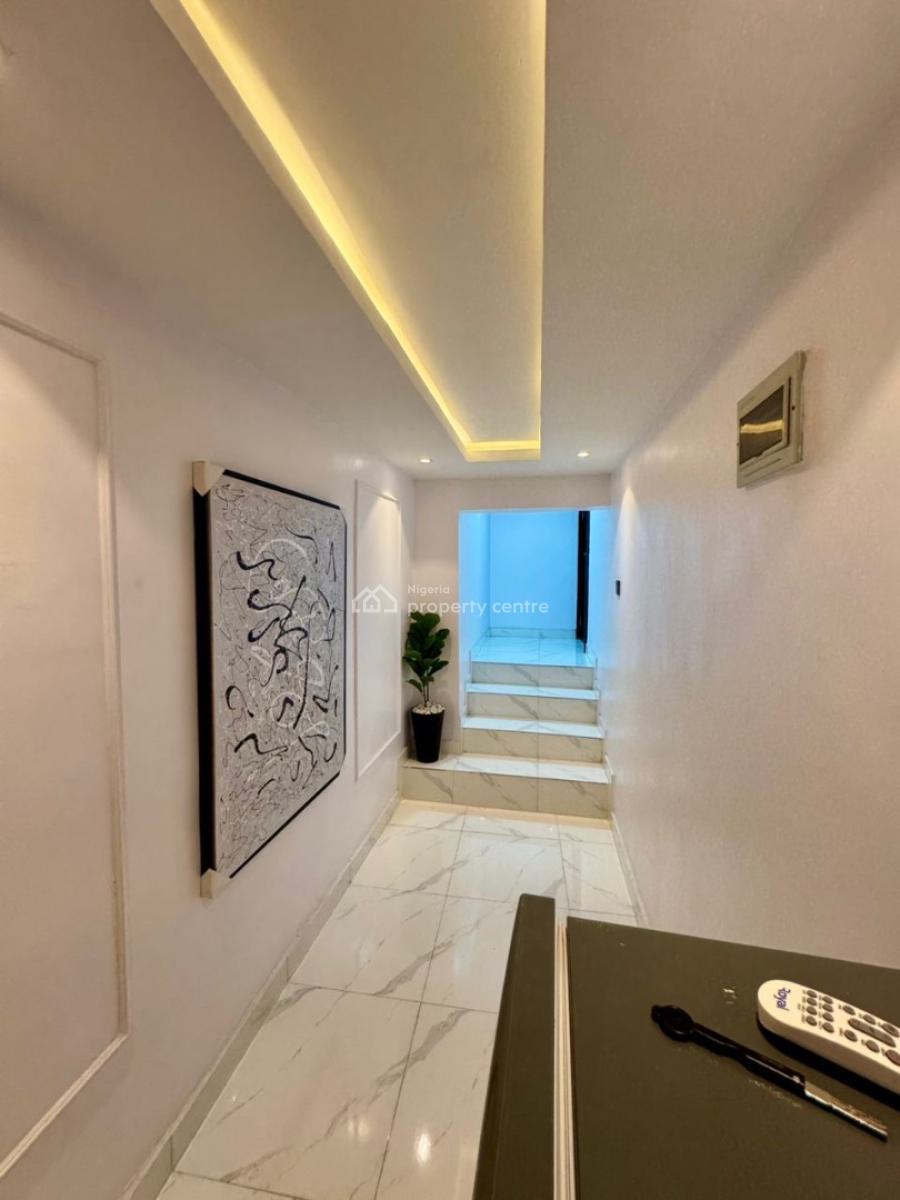 Luxury 1 Bedroom Apartment with Ps5 and Bathtub, Lekki Phase 1, Lekki, Lagos, Flat / Apartment Short Let