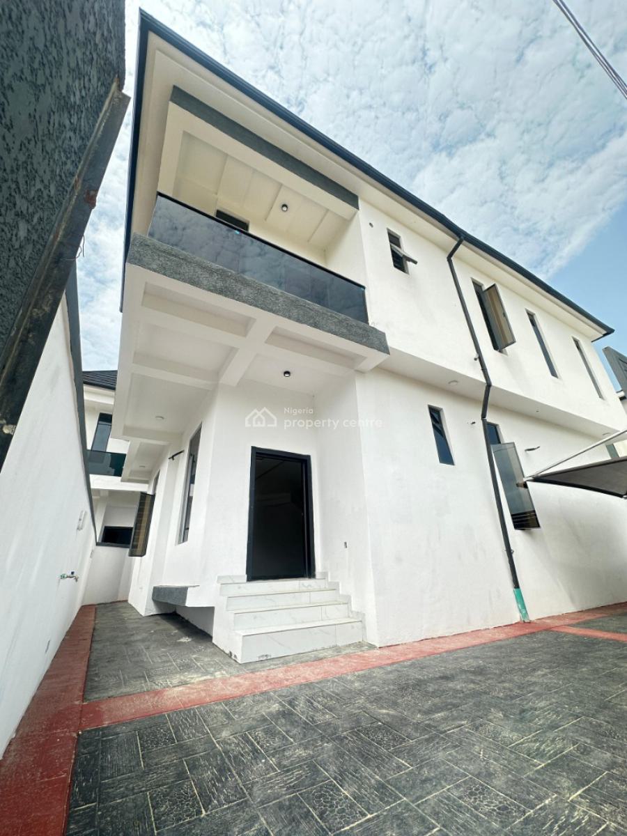 Well-built  4 Bedroom Detached with Bq in a Top Performing Location, Orchid Road, Lekki, Lagos, Detached Duplex for Sale