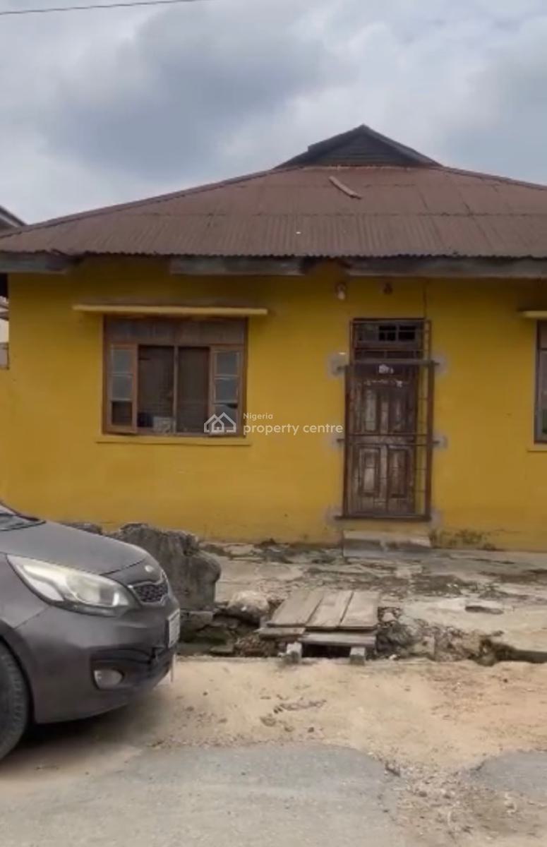 Solid Bungalow on Full Plot, Onasanya Street, Off Fashoro Road, Surulere, Lagos, Surulere, Lagos, Detached Bungalow for Sale