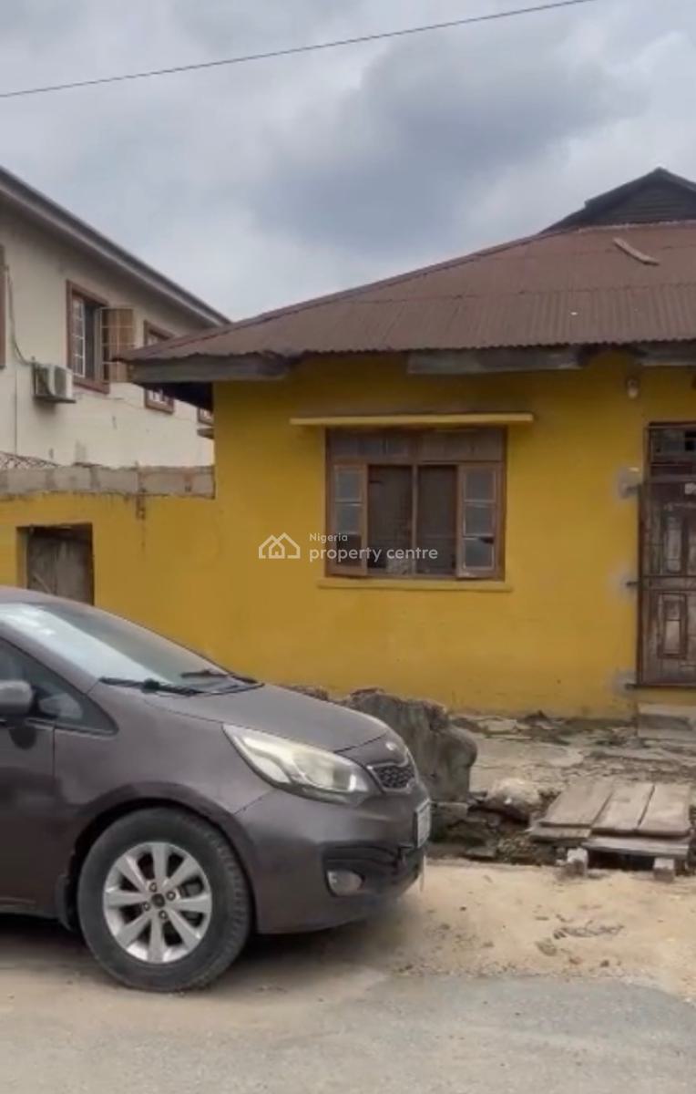 Solid Bungalow on Full Plot, Onasanya Street, Off Fashoro Road, Surulere, Lagos, Surulere, Lagos, Detached Bungalow for Sale