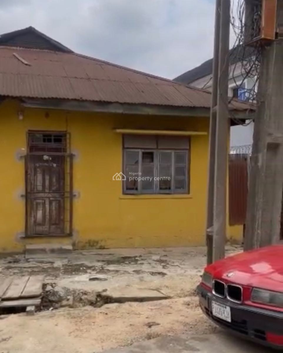 Solid Bungalow on Full Plot, Onasanya Street, Off Fashoro Road, Surulere, Lagos, Surulere, Lagos, Detached Bungalow for Sale