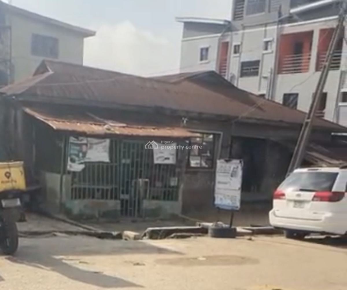 a Bungalow on a Full Plot of Land.l, Church Str. Off Bajulaiye Rd. Folagoro Shomolu, Shomolu, Lagos, Detached Bungalow for Sale