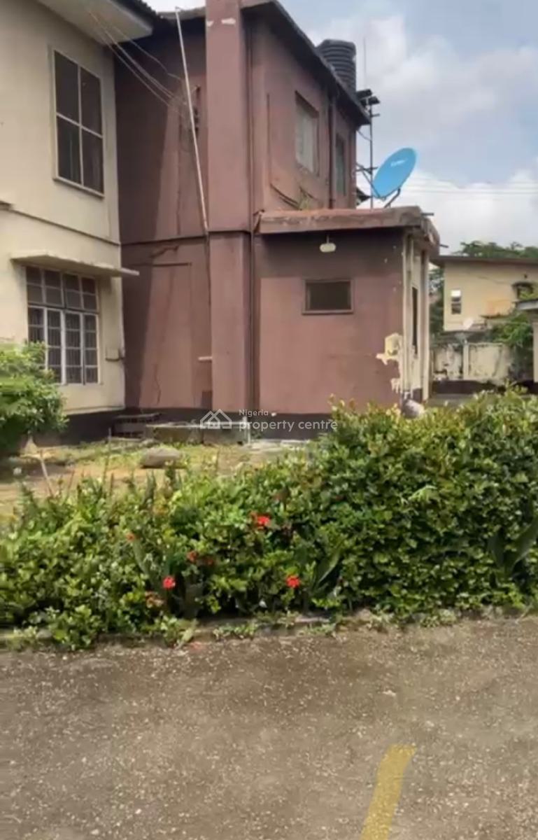 a Vacant Old Detached House Pf Over 1500sqm in an Eatste, Palmgrove, Ilupeju, Lagos, Detached Duplex for Sale