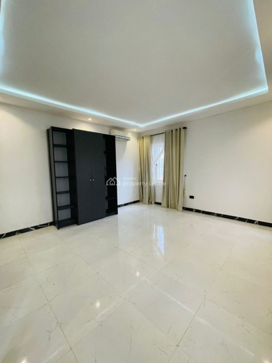 Serviced with 24/7 Power Supply 3 Bedroom En-suite Flat with Fitted Ki, Lekki Phase 1, Lekki, Lagos, Flat / Apartment for Rent