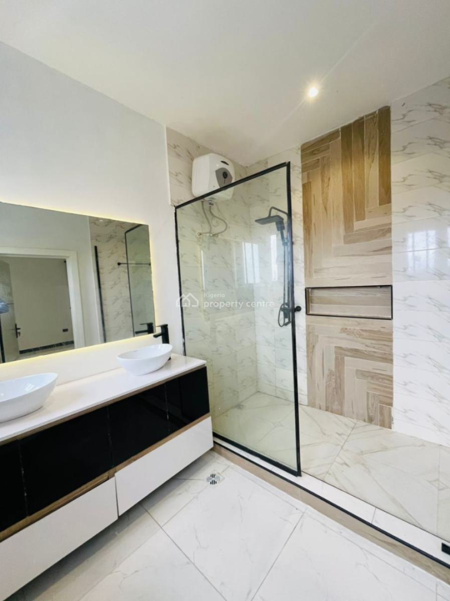 Serviced with 24/7 Power Supply 3 Bedroom En-suite Flat with Fitted Ki, Lekki Phase 1, Lekki, Lagos, Flat / Apartment for Rent