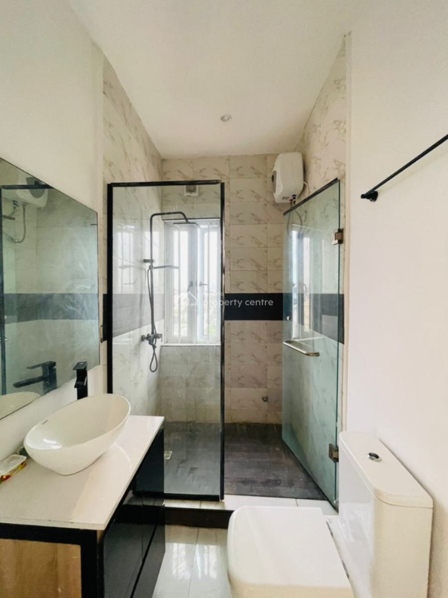 Serviced with 24/7 Power Supply 3 Bedroom En-suite Flat with Fitted Ki, Lekki Phase 1, Lekki, Lagos, Flat / Apartment for Rent