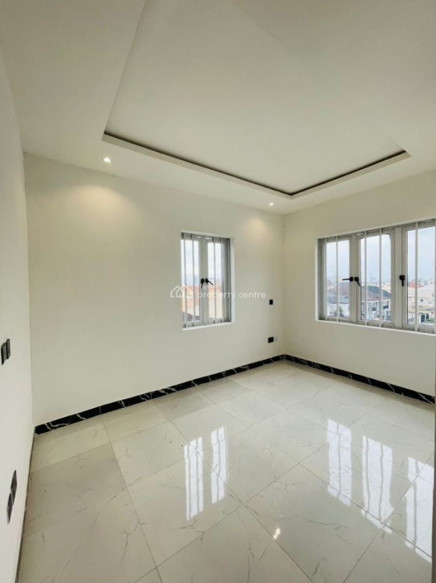 Serviced with 24/7 Power Supply 3 Bedroom En-suite Flat with Fitted Ki, Lekki Phase 1, Lekki, Lagos, Flat / Apartment for Rent