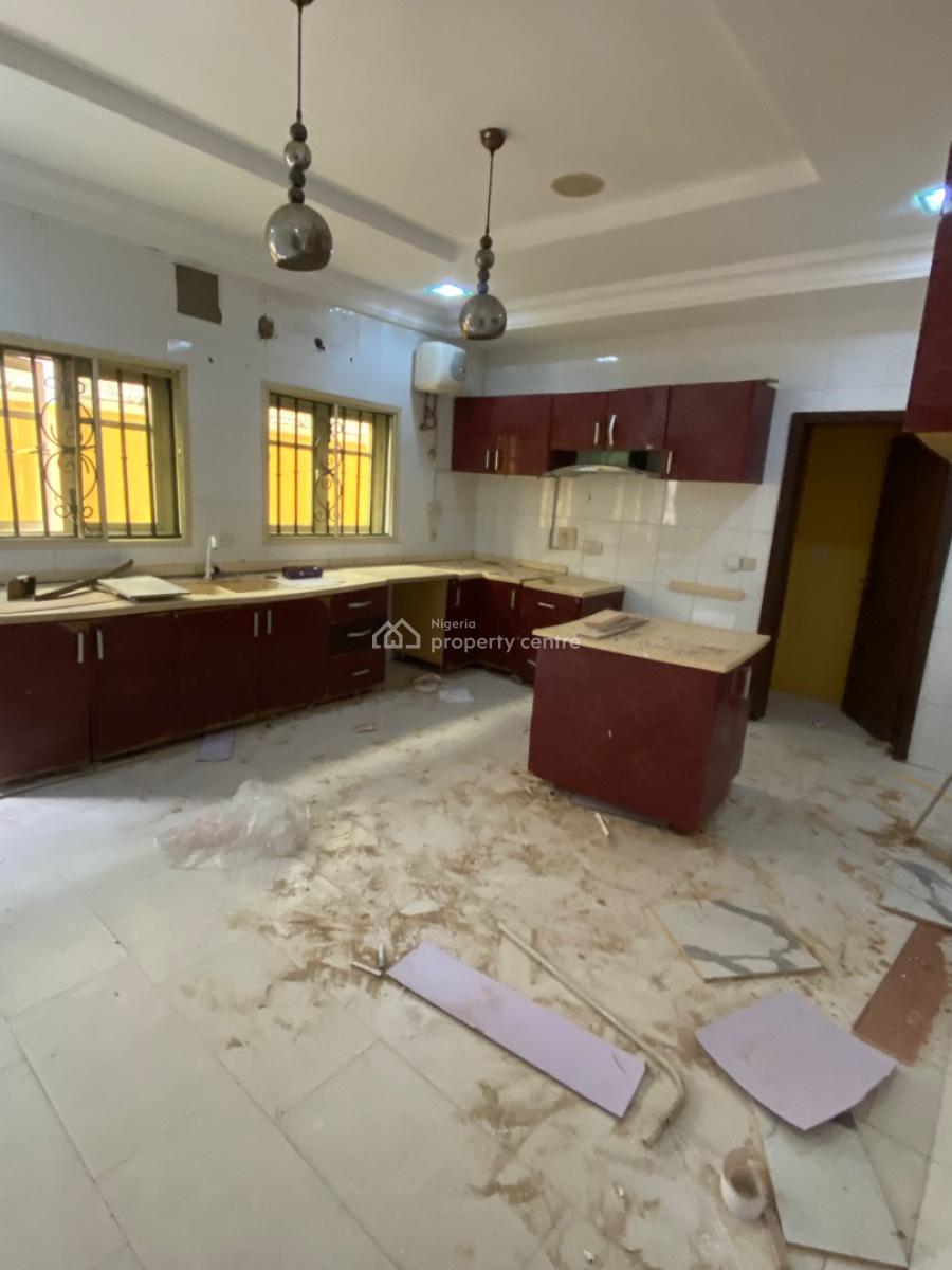 Spacious Luxury Master Bedroom in a Shared Apartment, Onamusa Estate Beside Iddado Eatate  Lekki, Lekki, Lagos, Flat / Apartment for Rent