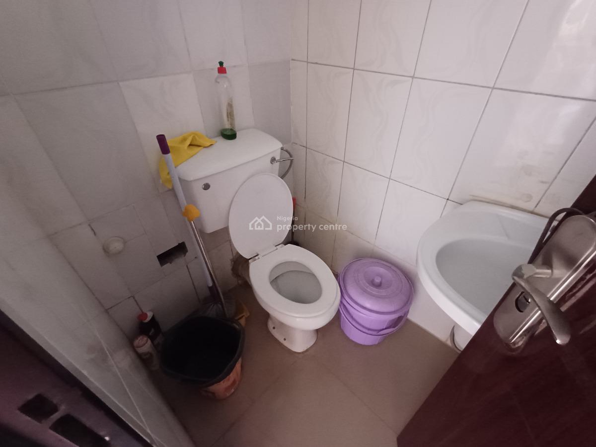 65sqm Shop / Office Space on The Third Floor in a Strategic Location, Wuse 2, Abuja, Office Space for Rent