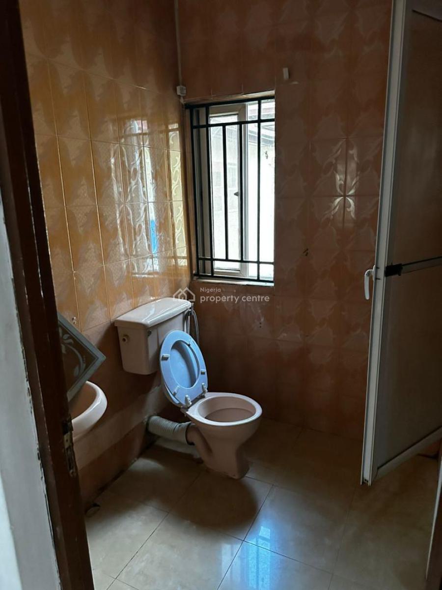2 Bedroom Apartment (comfortable), 6a, Iweanya Ugbogoh Crescent, Lekki Phase 1, Lekki, Lagos, Mini Flat (room and Parlour) for Rent