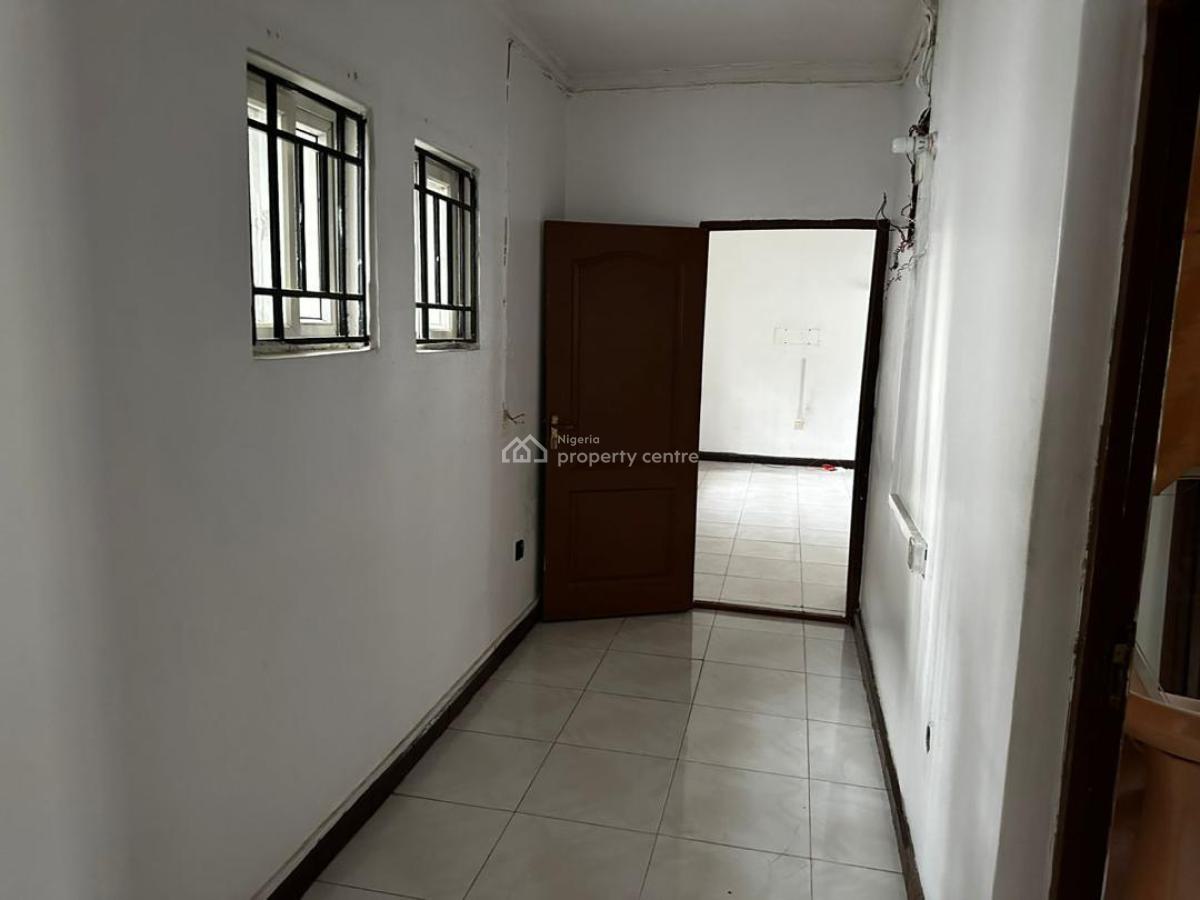 2 Bedroom Apartment (comfortable), 6a, Iweanya Ugbogoh Crescent, Lekki Phase 1, Lekki, Lagos, Mini Flat (room and Parlour) for Rent