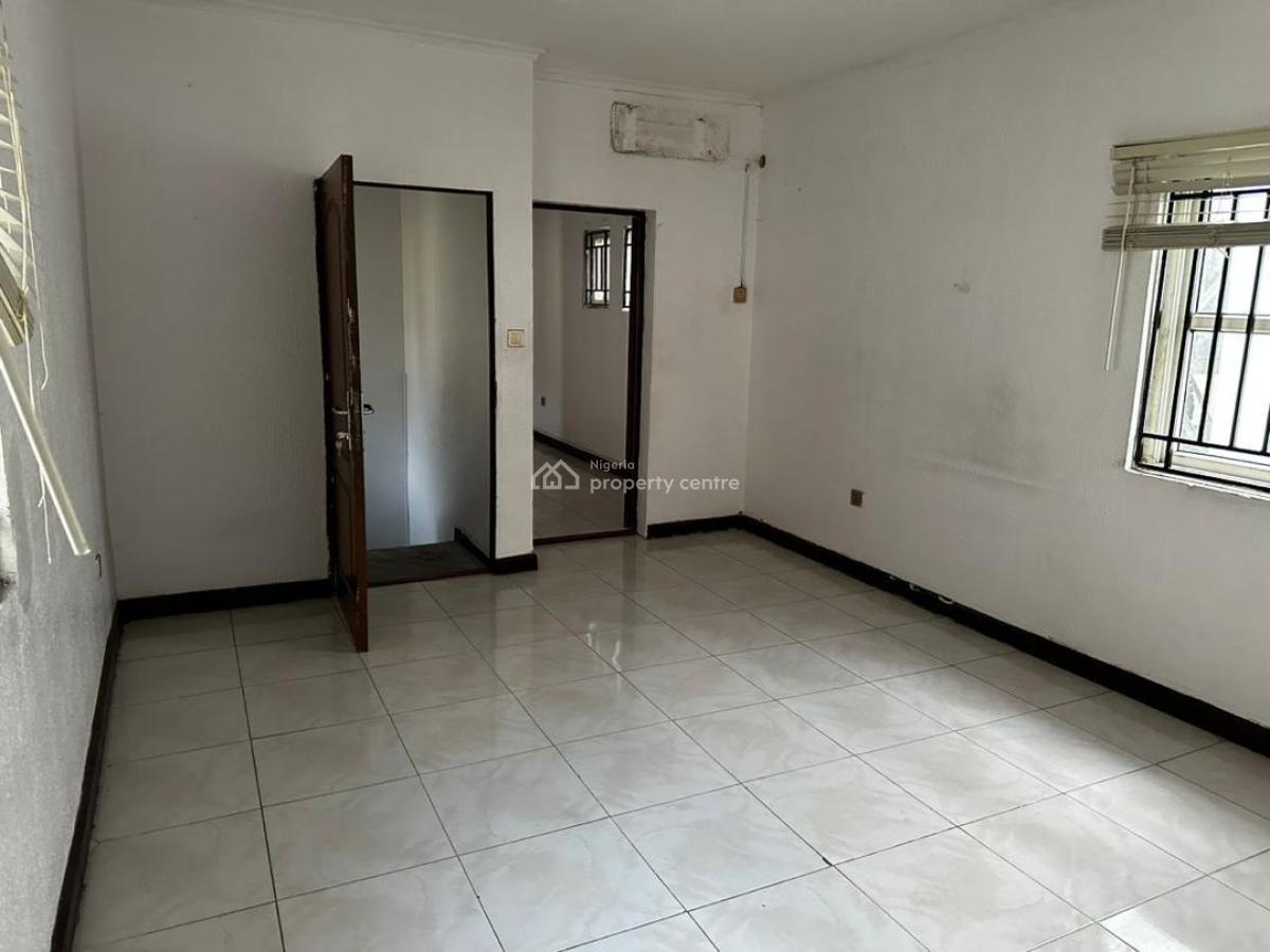 2 Bedroom Apartment (comfortable), 6a, Iweanya Ugbogoh Crescent, Lekki Phase 1, Lekki, Lagos, Mini Flat (room and Parlour) for Rent