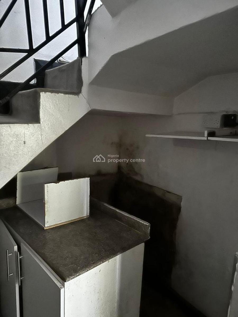 2 Bedroom Apartment (comfortable), 6a, Iweanya Ugbogoh Crescent, Lekki Phase 1, Lekki, Lagos, Mini Flat (room and Parlour) for Rent