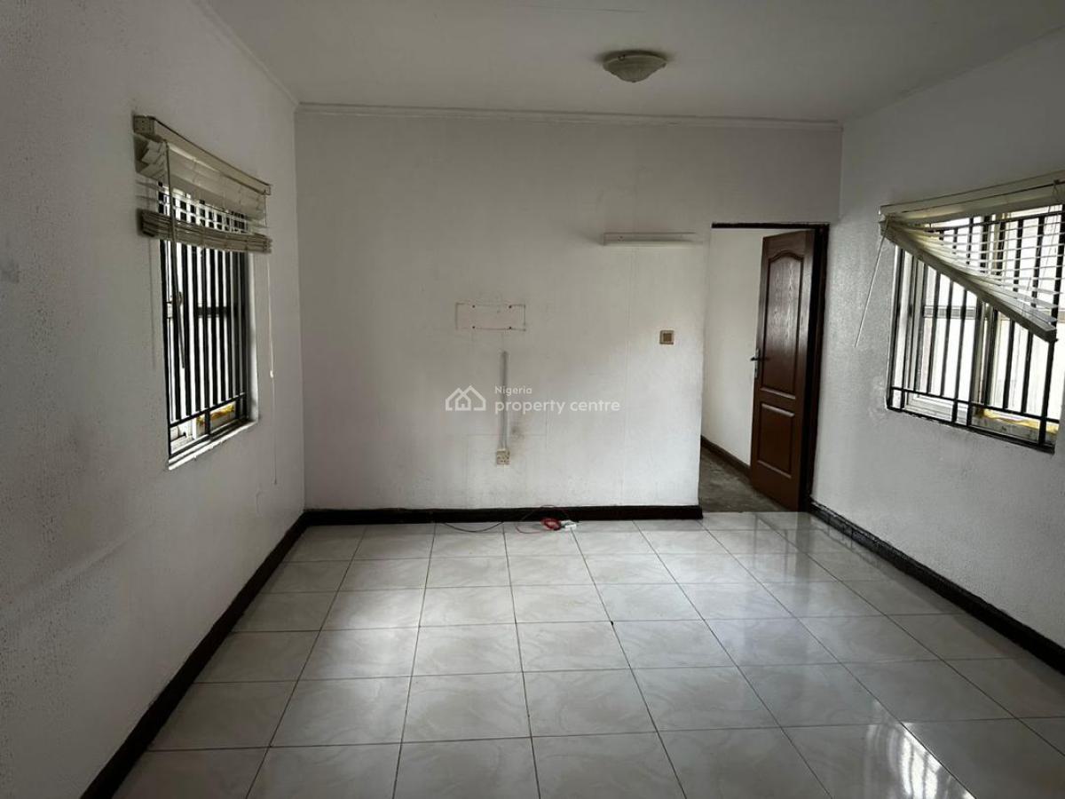 2 Bedroom Apartment (comfortable), 6a, Iweanya Ugbogoh Crescent, Lekki Phase 1, Lekki, Lagos, Mini Flat (room and Parlour) for Rent