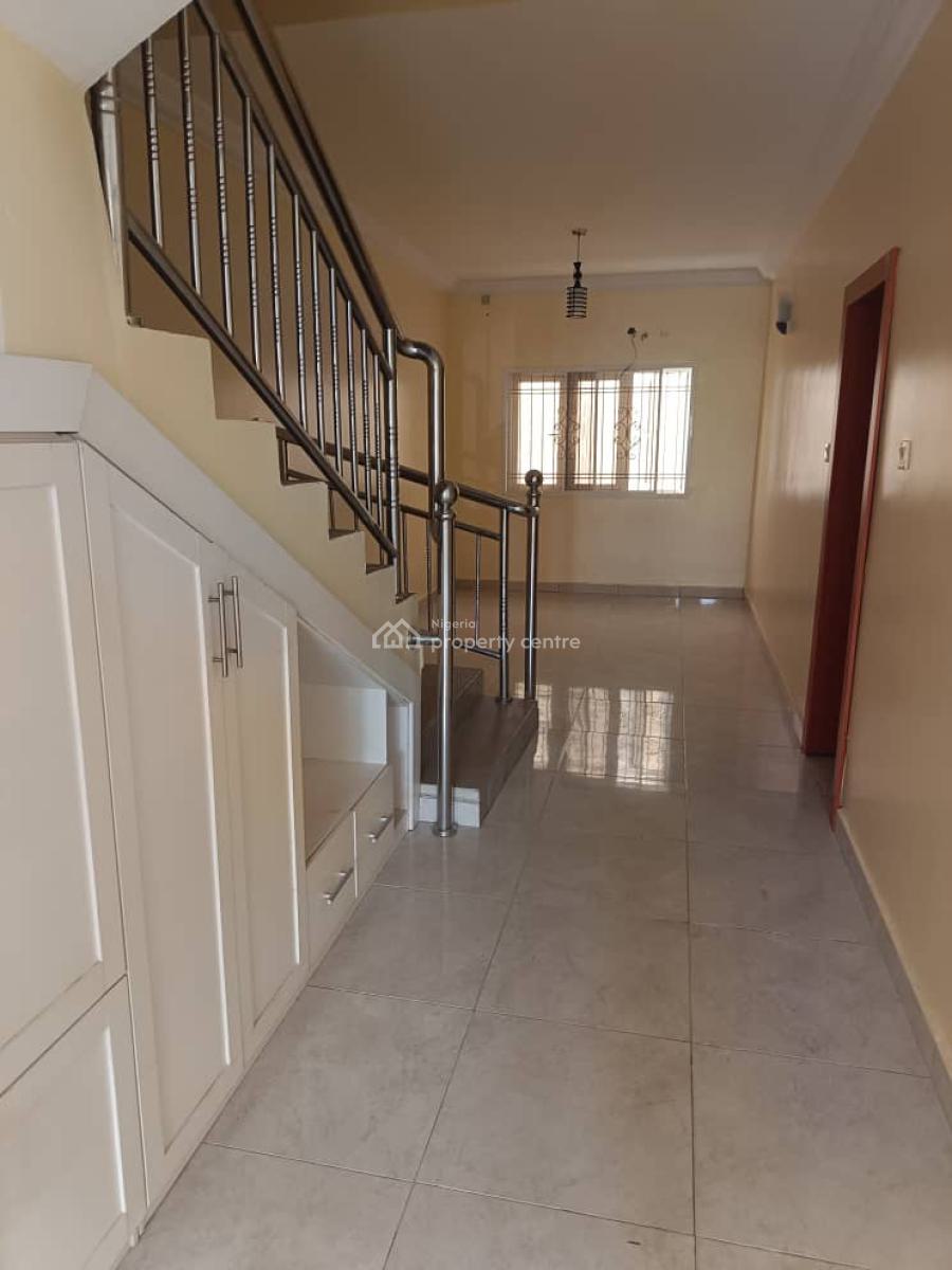 Serviced 3 Bedroom Terrace Duplex + Bq, Swimming Pool, Lekki Phase 1, Lekki, Lagos, Terraced Duplex for Rent