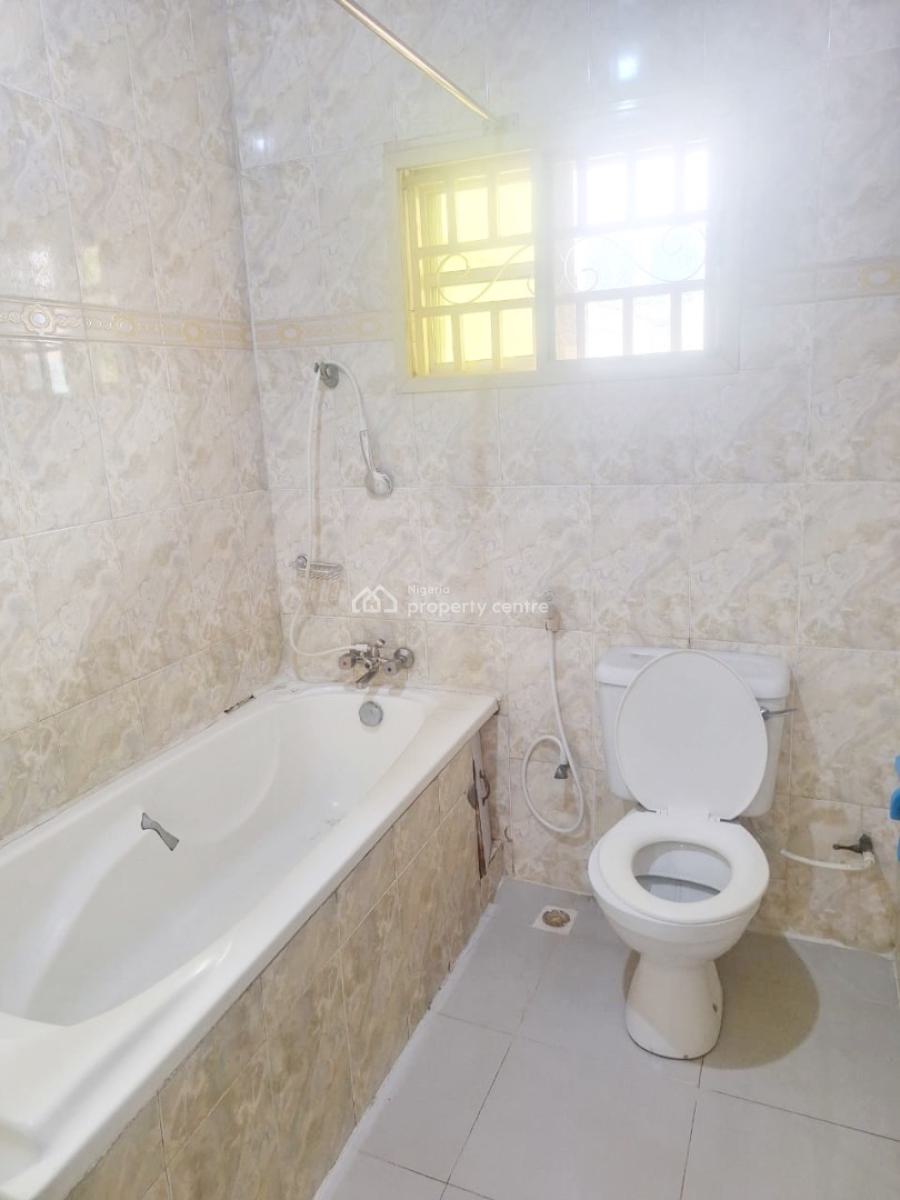 a Well Maintained Spacious 3 Bedroom Flat, Omole Phase 2, Ikeja, Lagos, Flat / Apartment for Rent