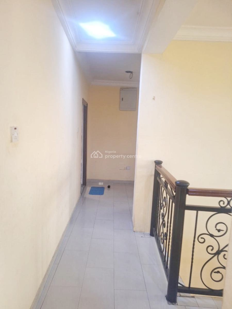a Well Maintained Spacious 3 Bedroom Flat, Omole Phase 2, Ikeja, Lagos, Flat / Apartment for Rent