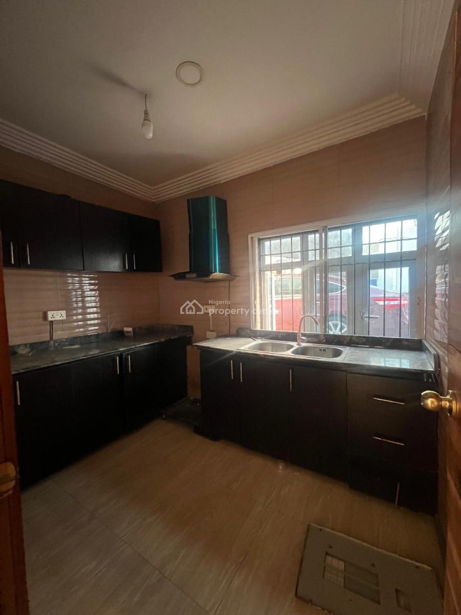 3 Bedroom, Inside Estate Off Freedom Way, Lekki Phase 1, Lekki, Lagos, Flat / Apartment for Rent