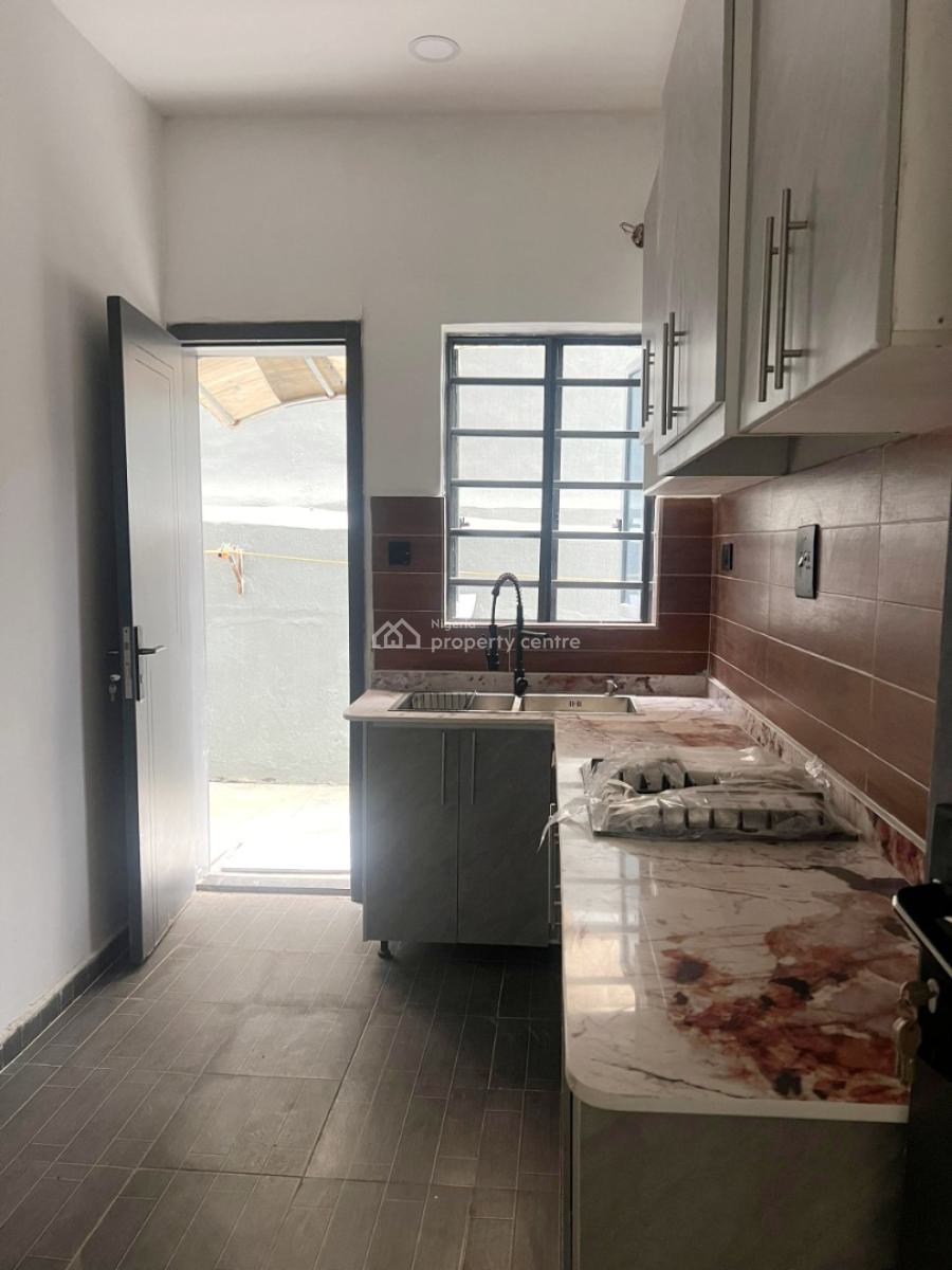 Luxury 3 Bedrooms Apartment, Gra Phase 2, Magodo, Lagos, Flat / Apartment for Sale