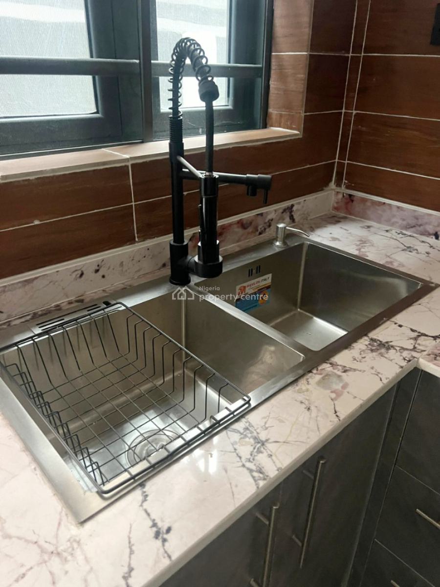 Luxury 3 Bedrooms Apartment, Gra Phase 2, Magodo, Lagos, Flat / Apartment for Sale