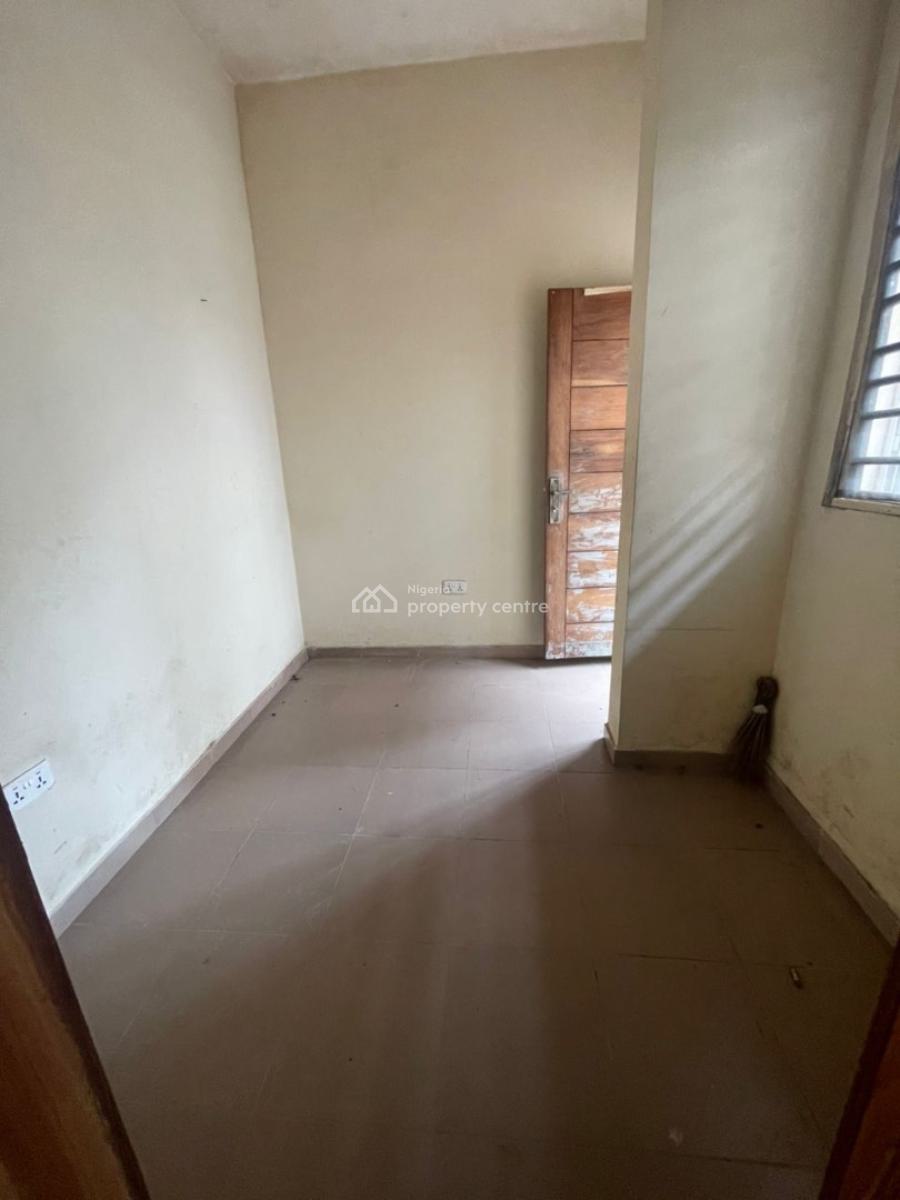 Very Standard Boys Quater, Orchid Road, Lekki Phase 2, Lekki, Lagos, Flat / Apartment for Rent