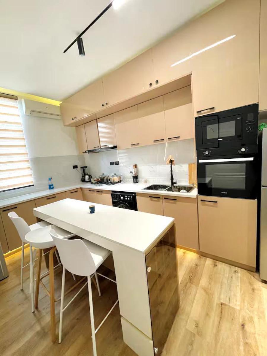 Exquisite 2 Bedroom with Table Tennis, Hunpunu-wusu, Lekki Phase 1, Lekki, Lagos, Flat / Apartment Short Let